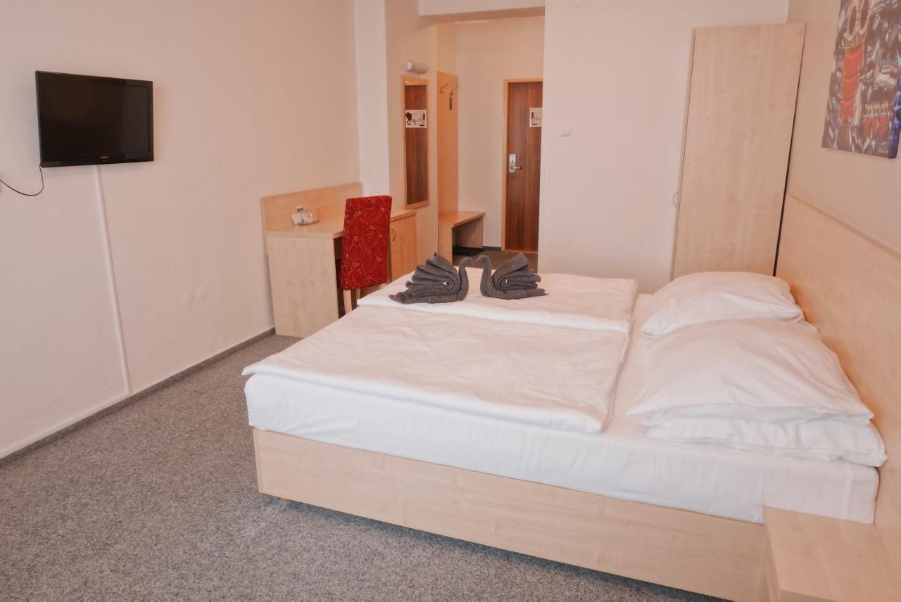 Mestsky Hotel Bobik فولاري المظهر الخارجي الصورة