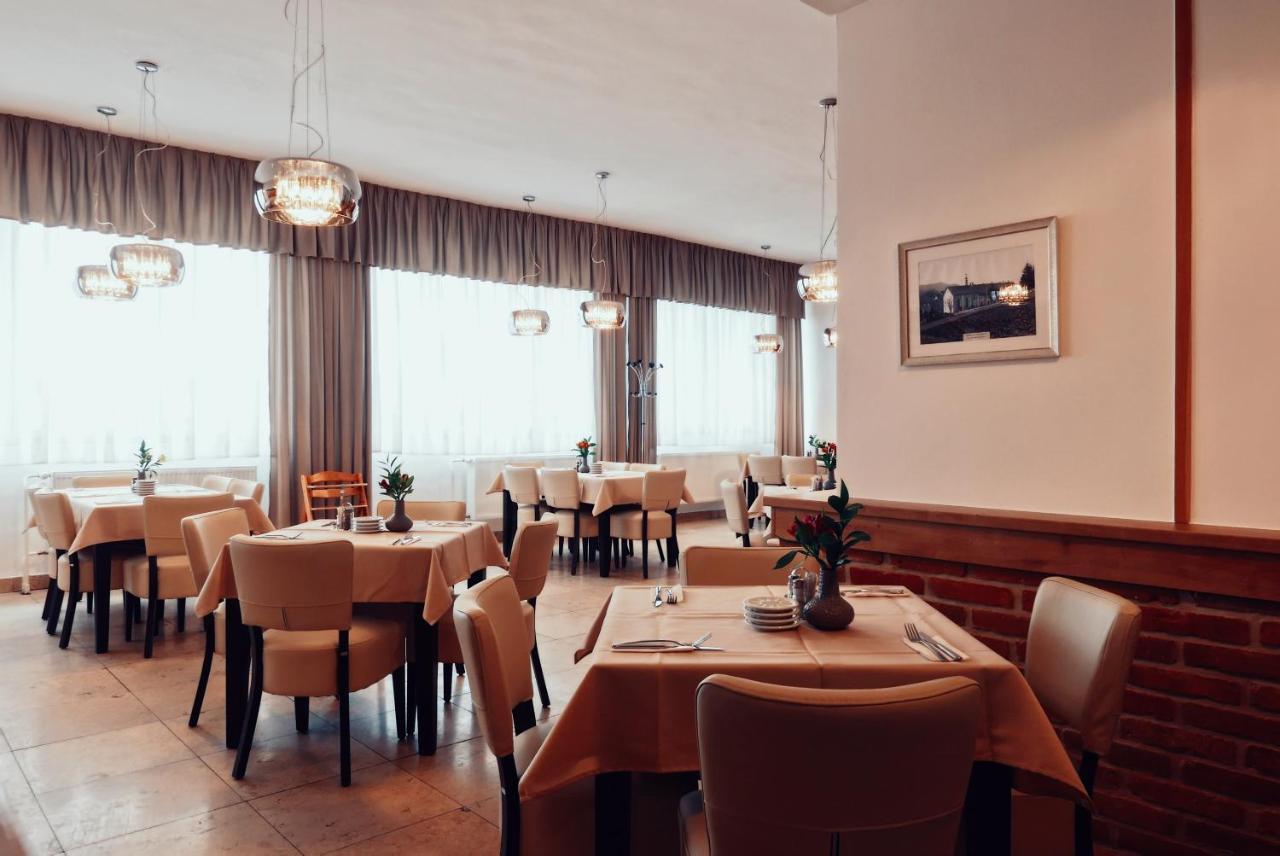 Mestsky Hotel Bobik فولاري المظهر الخارجي الصورة